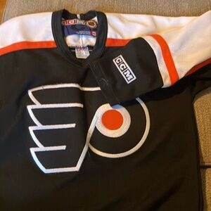 Kid L/XL Philadelphia Flyers jersey.